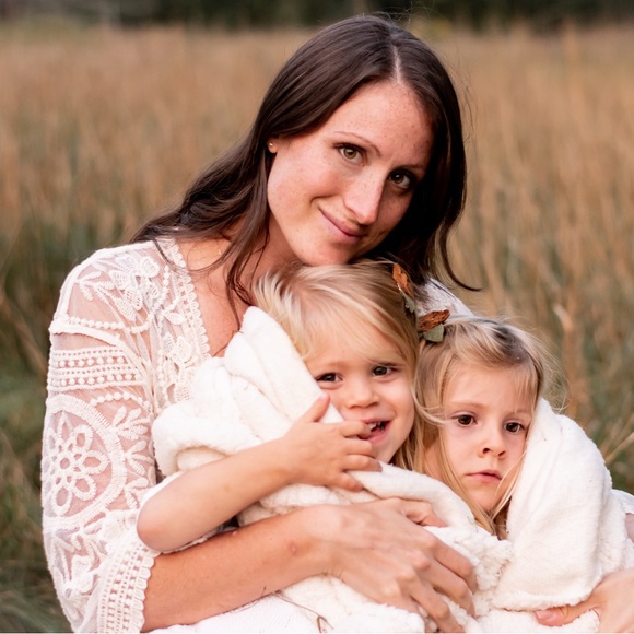 Meet your Posher, Jennifer - Picture 1 of 1